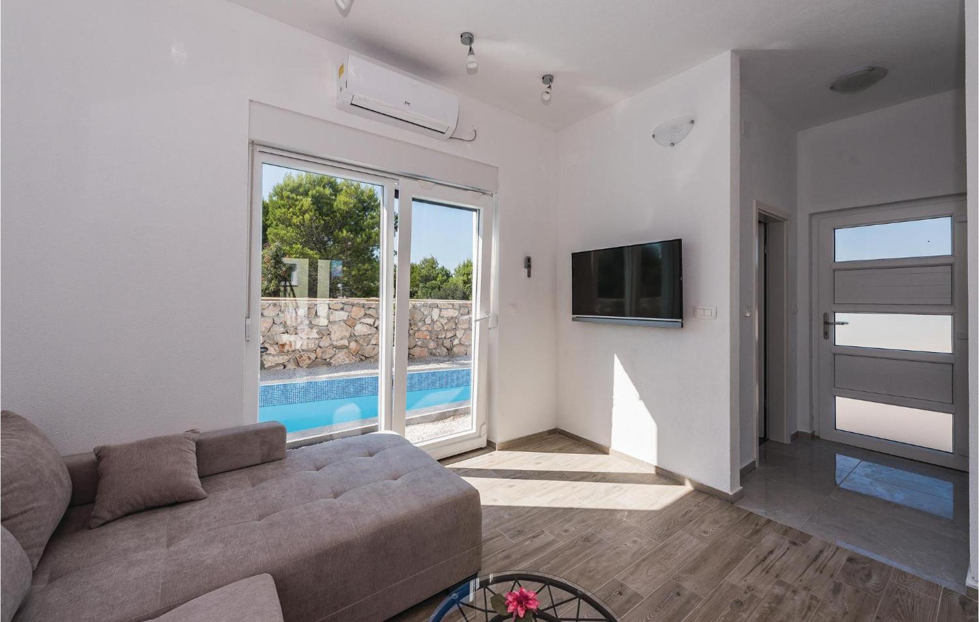 4 Bedroom Beautiful Home In Šibenik Esterno foto
