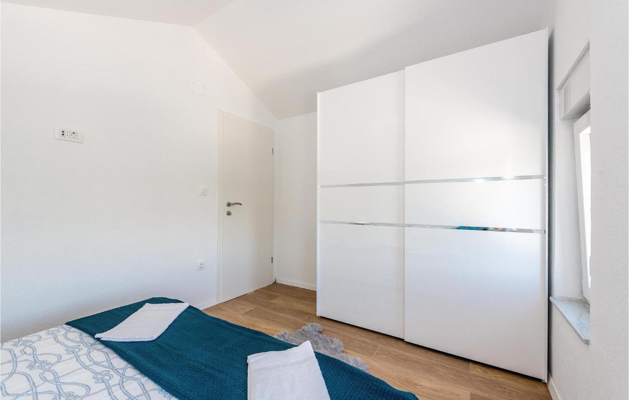 4 Bedroom Beautiful Home In Šibenik Esterno foto